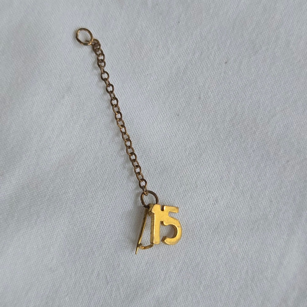 VTG‎ 15 Tie Pin Quincinera Gold Safety Chain Anniversary Service Award Unbranded